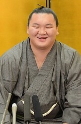 大相撲九州場所:白鵬、４場所ぶり美酒「遅くまで」−−一夜明け