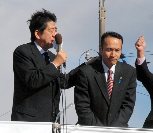 安倍氏・渡辺氏、かつての盟友が３区で舌戦