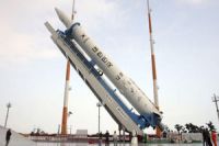 韓国ロケット「羅老」 予定期間内の打ち上げは不可能に…分離作業に着手