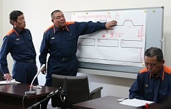 中央道トンネル崩落:進入、退避に焦燥感 「想像超える救出作業」 全焼ワゴンに５遺体