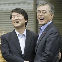 出馬断念の安氏、文氏支援を約束…韓国大統領選