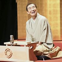 フランス人喝采…文枝さん、パリで襲名披露公演