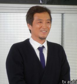 大鶴義丹、再婚報告会見 浮気ゼロ宣言「伝説の愛妻家になる」