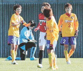 47NEWS &gt; スポーツ &gt; サッカー ＞ 浦和、貫禄８強入り 仙台に２－０ サッカー女子皇后杯