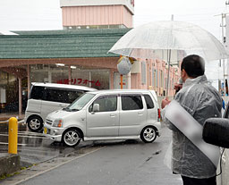 ２０１２衆院選:風と雪、寒さの中…６候補、熱い訴え 週末迎え、選挙区奔走 ／島根