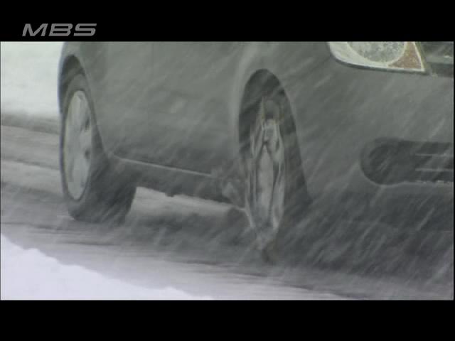 大雪や暴風に警戒を、気象庁