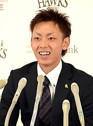 ソフトバンク:今宮健太 ２２００万円で契約更改