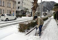 鳥取市街地、今季初の積雪 選挙戦「体力勝負」 鳥取