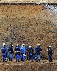 東通原発:規制委が断層調査を開始 重要施設の横を縦断