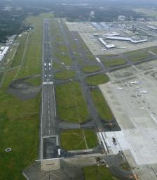 成田空港:早朝深夜の計２時間、発着時間緩和−−国が提案