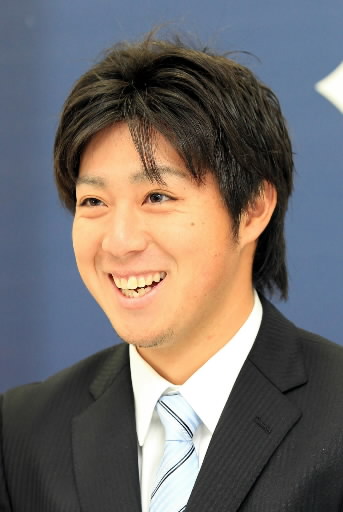 新人王野村、４０００万円