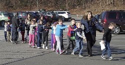 米小学校乱射:子供２０人射殺、校長ら６人も…容疑者自殺