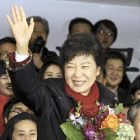 韓国大統領に朴槿恵氏…初の女性、親子２代