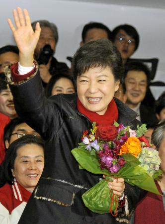 韓国大統領選で朴槿恵候補が勝利、初の女性大統領誕生へ| Reuters