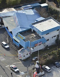 伊東・干物店２遺体:店内に複数の血痕