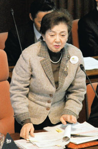 一般質問に答える嘉田由紀子知事＝県議会で