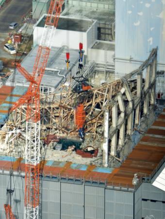 福島第１原発:３号機核燃料プール内の水没鉄骨を撤去