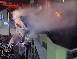 火災:住宅２棟が全焼 夫婦か、２人死亡−−気仙沼 ／宮城