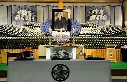 米長邦雄さん通夜に１０００人 棋士ら別れ惜しむ