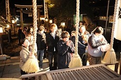 原発避難から２年ぶり初詣 「相馬野馬追」の小高神社