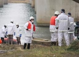 「河口に捨てた」、神通川捜索＝警部補供述基づき—富山・夫妻殺害放火