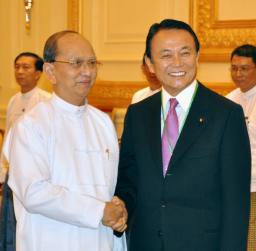 ミャンマーへ３月までに円借款 麻生氏、大統領と会談
