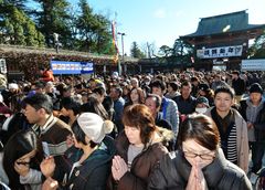 初詣・初商い:にぎわう 無病息災願い込め ／鹿児島