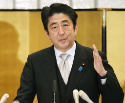 来年度予算、無駄省き重点化 安倍首相が年頭会見