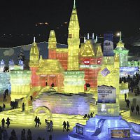 氷の幻想、光の幻惑…極寒ハルビンで氷雪祭り