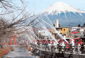 １年間の防災誓う 富士宮市消防出初め式