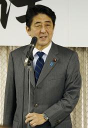 安倍首相、君が代斉唱「日本取り戻す第一歩」 自公連立政権が本格始動