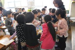 新仮設校舎に元気な声 楢葉の３小中学校 県内３学期スタート