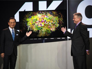 パナソニック、56インチ4K有機ELテレビをCESで披露--Specific Mediaと提携も発表