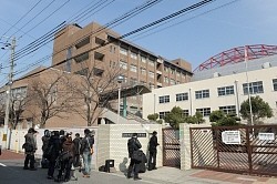 大阪・高２自殺:暴行容疑などで大阪府警捜査へ