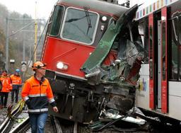 スイスで列車同士が衝突、１７人負傷