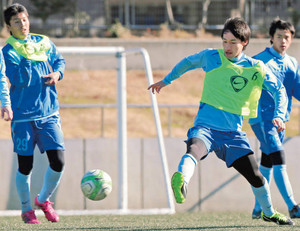 守り徹底、Ｖ候補撃破＝「怖くない」からリズム－京都橘・高校サッカー