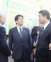 首相、被災者と懇談 就任後初の来県