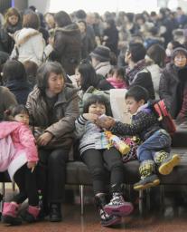 太平洋側の風雪、峠超す 鉄道は全線再開