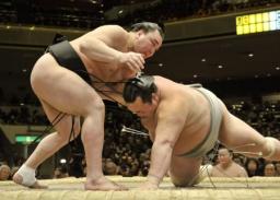 うまさ健在、安美錦＝３日連続の大関撃破－大相撲初場所５日目