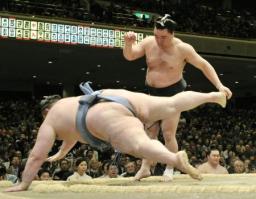 日馬、白鵬ともに譲らず快勝…初場所９日目