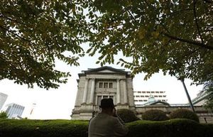 日銀、２％インフレ目標導入…無期限に金融緩和