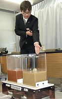 廃棄瓦で液状化対策 破砕物埋設 官民一体実用目指す