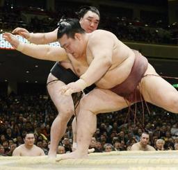 大相撲初場所:日馬富士１４連勝Ｖ…５回目、横綱昇進後初