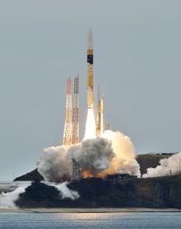 情報収集衛星 １０年遅れで「４基体制」へ 巨額費用が課題