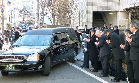 【アルジェリア人質事件】 理不尽な死を悼む 日揮協力会社社員３人の合同葬 東京の千日谷会堂