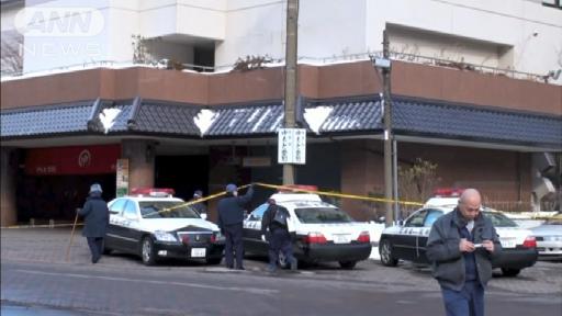 温泉ホテルで男性撃たれ死亡 駅で拳銃所持の男逮捕