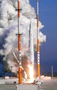 韓国、衛星打ち上げ成功 ３度目の挑戦で初めて