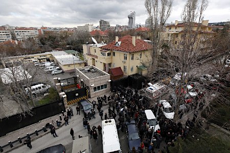 トルコの米大使館前爆発、警備員死亡…自爆テロ