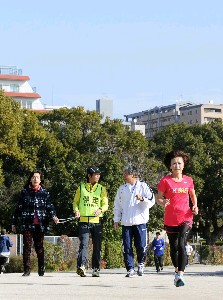 天気:都心、４月の陽気 首都圏各地平年より１０度超高く