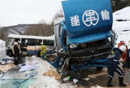 衝突:バスとトラック、１８人けが 北海道・上川町